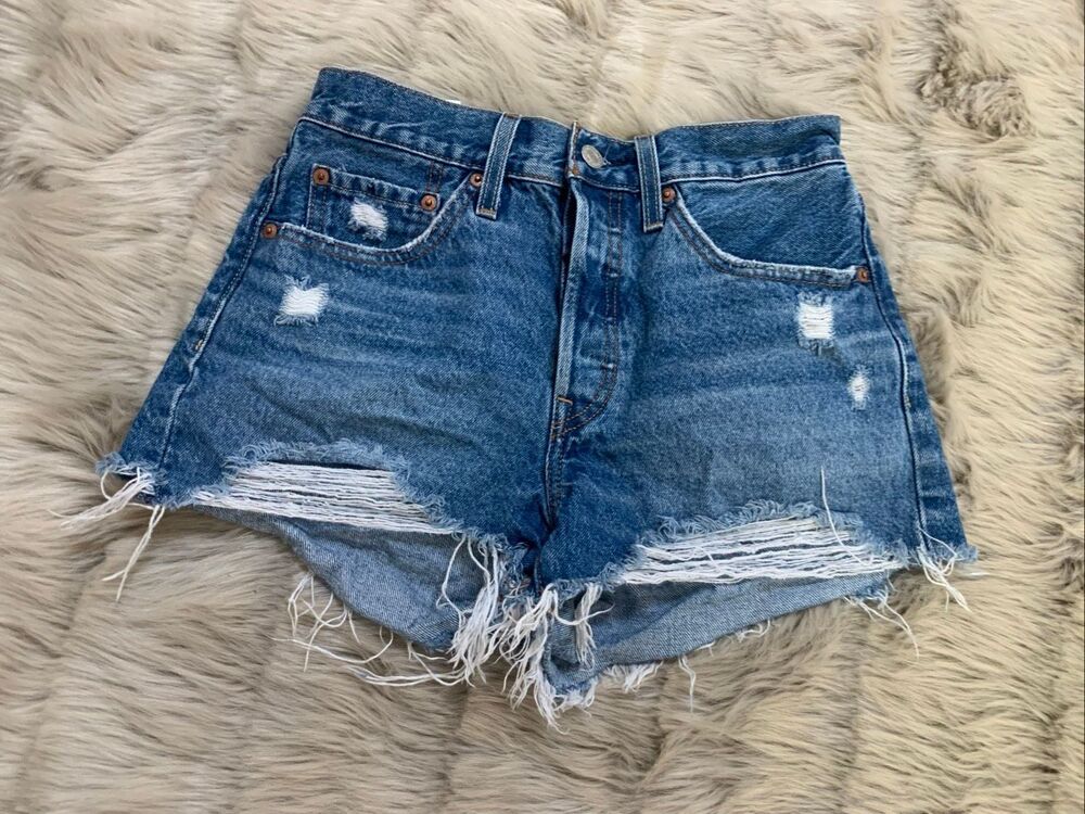 Levi's Women's 501 Original High Rise Distressed Shorts W26